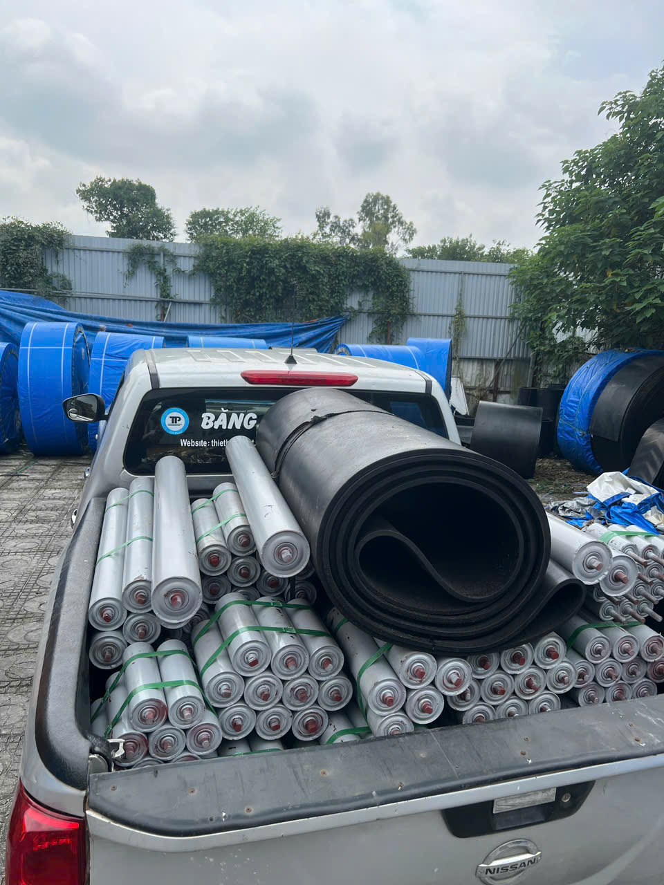 Hình ảnh thi công băng tải thực tế - Băng Tải Tín Phát - Công Ty Cổ Phần Thiết Bị Vật Tư Tín Phát